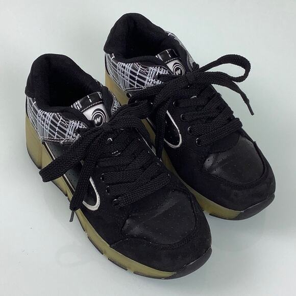 Wheely’s Heelys lighted sneakers with wheels roller skates shoes kids size 6 EUC - Picture 8 of 16